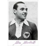 Autograph German Football. Max Morlock - Morlock,Max - (1925-1994) s/w-Autogrammkarte mit