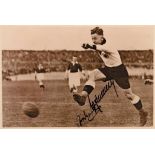 Autograph Football Germany - Hofmann, Richard - (1906-1983) s/w-Reprofoto mit Originalsignatur von