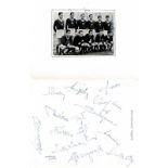 Hungary Football team Signed paper 1962 - Ãbersetzen! Ungarn 1962 - Blancobeleg mit 15 original