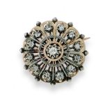 Broche isabelino de diamantes s.XIX con brillante central de talla antigua De forma circular