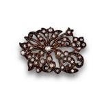 Broche s.XIX con diamantes talla rosa en motivos florales sobre plata. Peso total aprox dtes: 2