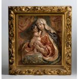 “Virgen con el Niño” Relieve en madera de pino, tallado, estucado, estucado, policromado y picado de