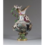 “Ewer” o jarro de porcelana esmaltada, representa una alegoría del agua. Meissen, mediados del S.