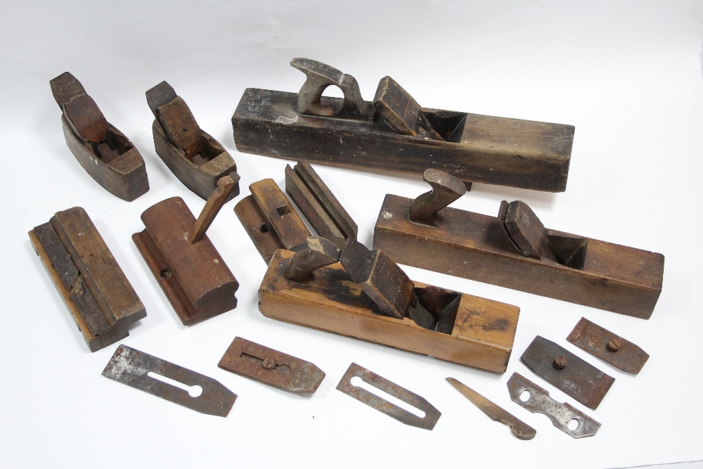 Five wooden carpenter’s smoothing planes (various sizes); & three other carpenter’s planes.