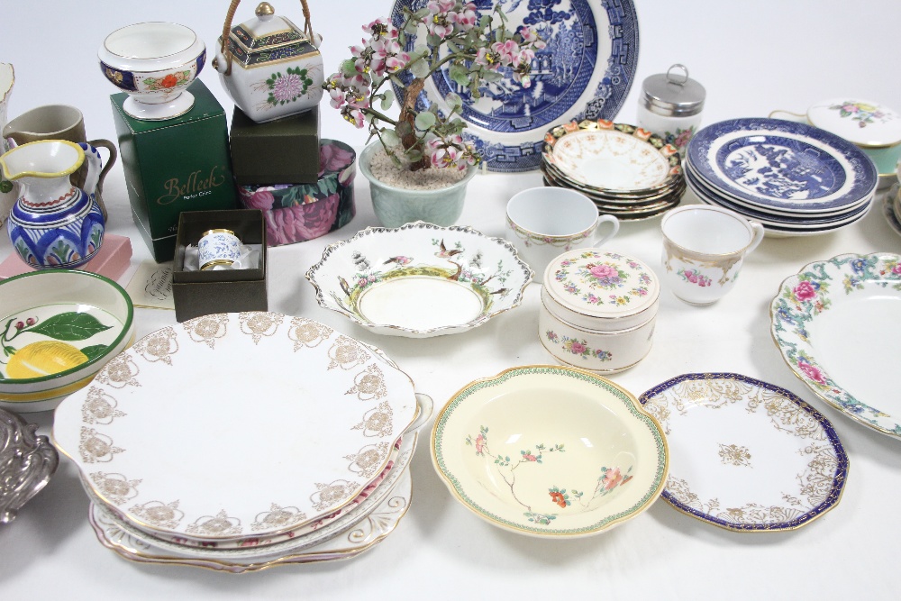 Sixteen items of Royal Doulton "Lambethware" pattern dinner & teaware; together with various items - Image 4 of 5