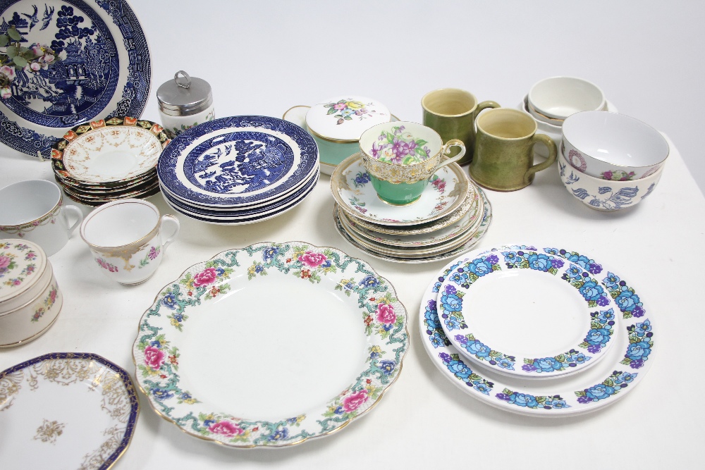 Sixteen items of Royal Doulton "Lambethware" pattern dinner & teaware; together with various items - Image 5 of 5