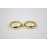 Two 18ct. gold plain bands.
