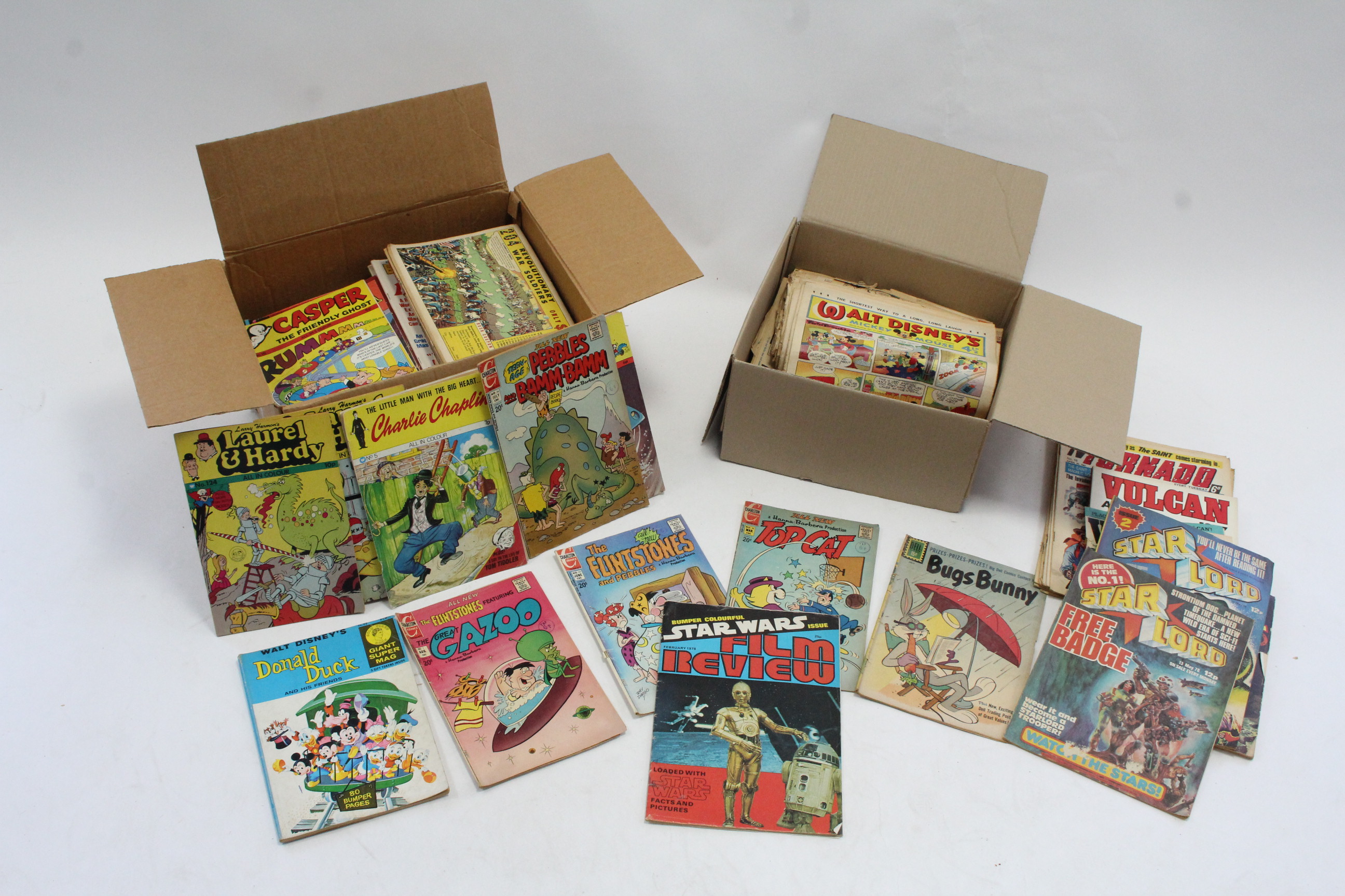 Approximately one hundred & twenty various comics & annuals, circa late 20th century.