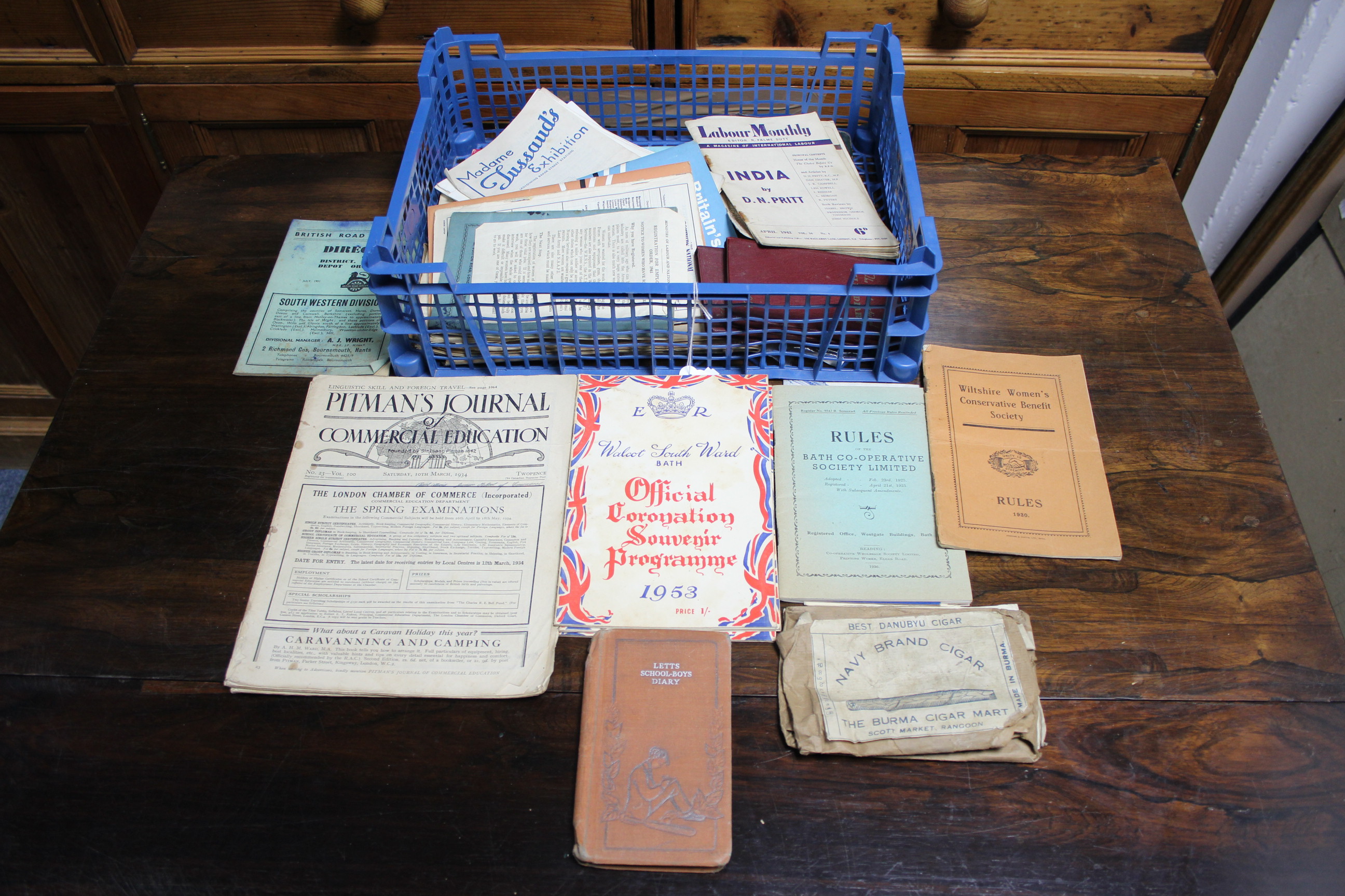 Three Walcot South Ward Bath Official Coronation Souvenir Programmes (1953); and various other mid- - Bild 2 aus 2