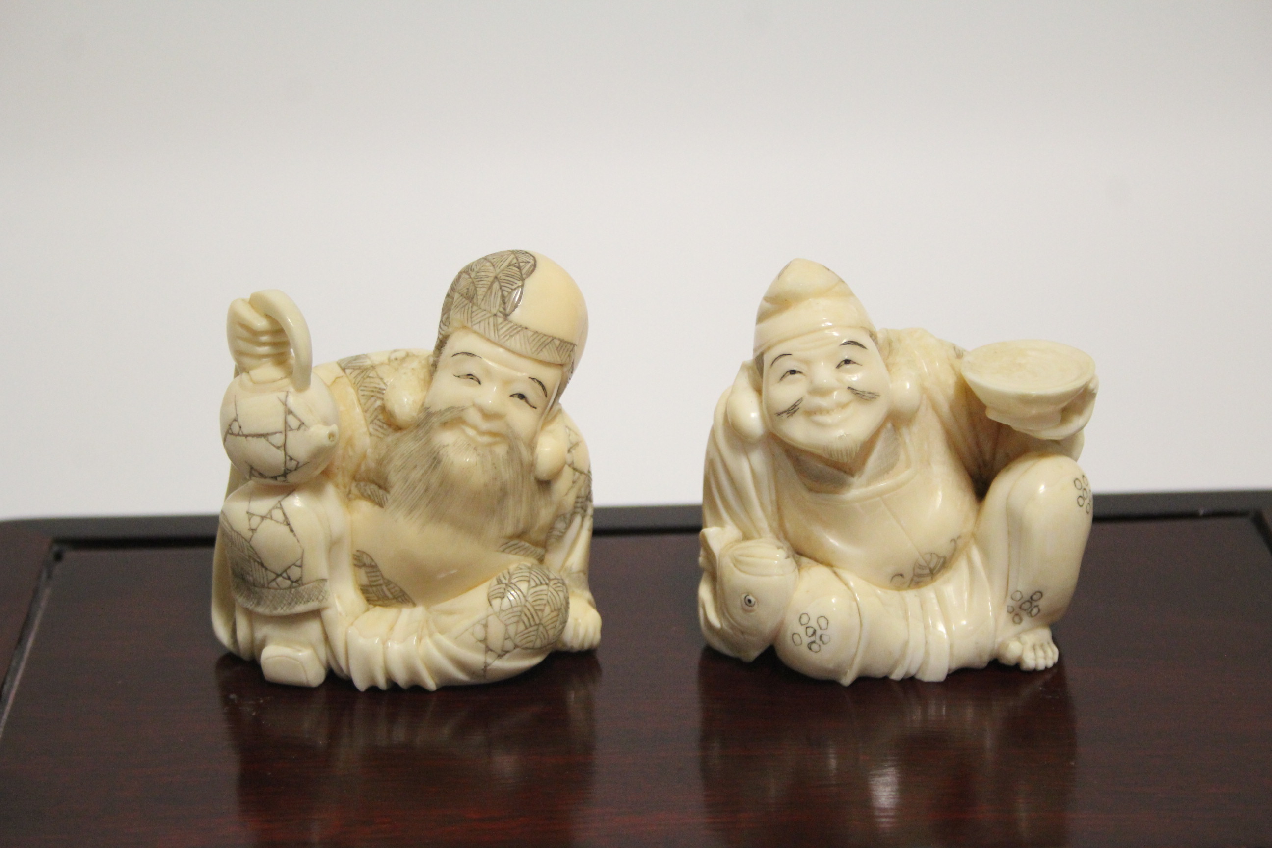 A GROUP OF SEVEN JAPANESE CARVED MARINE IVORY OKIMONO, comprising a standing male figure holding a - Image 6 of 11