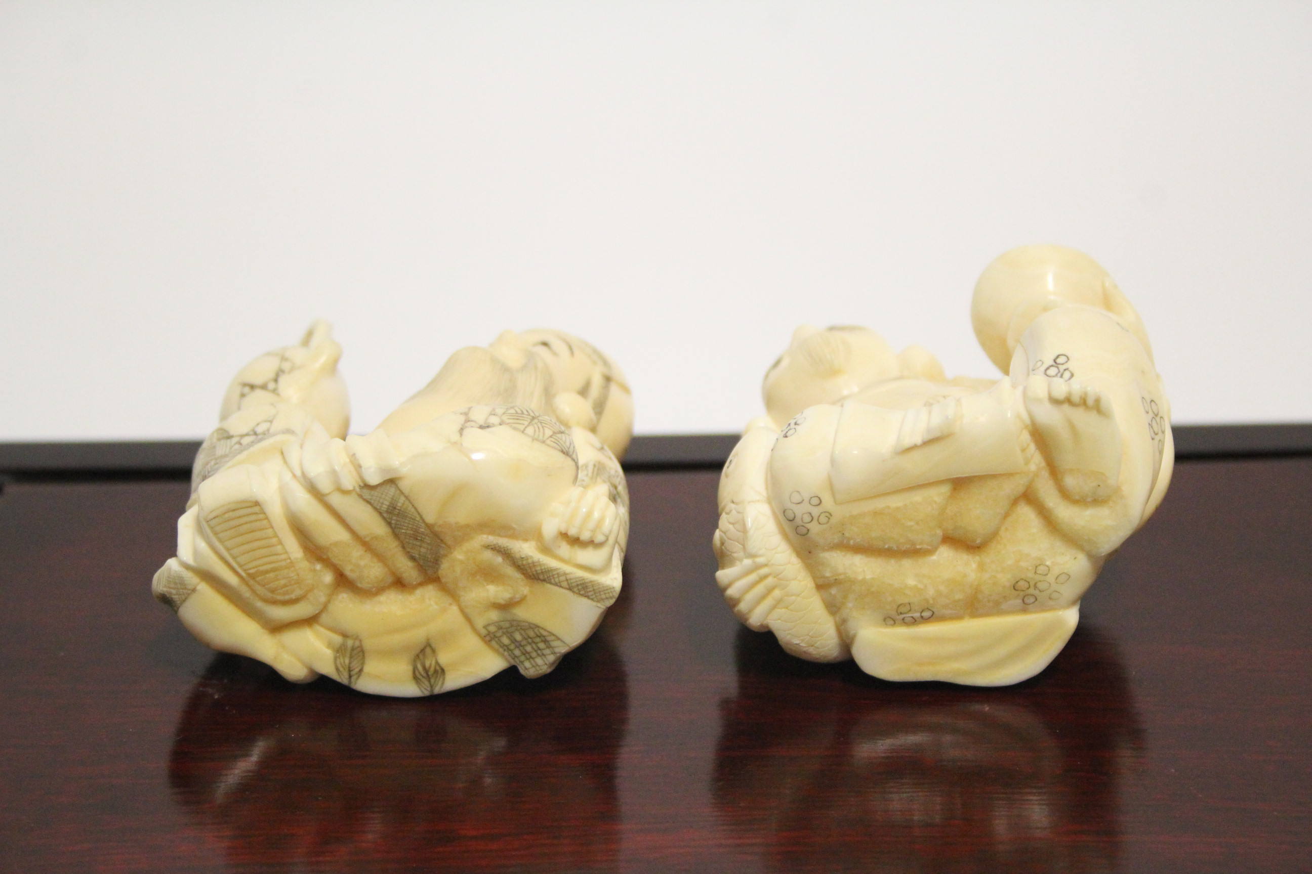 A GROUP OF SEVEN JAPANESE CARVED MARINE IVORY OKIMONO, comprising a standing male figure holding a - Image 8 of 11