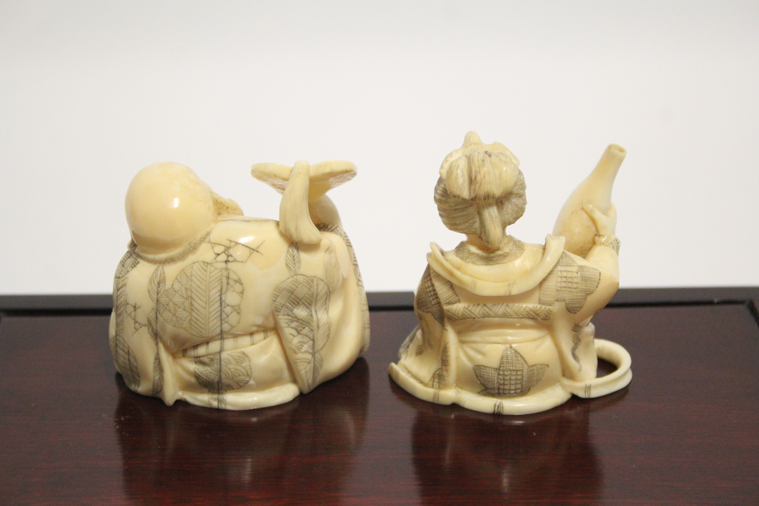 A GROUP OF SEVEN JAPANESE CARVED MARINE IVORY OKIMONO, comprising a standing male figure holding a - Image 10 of 11