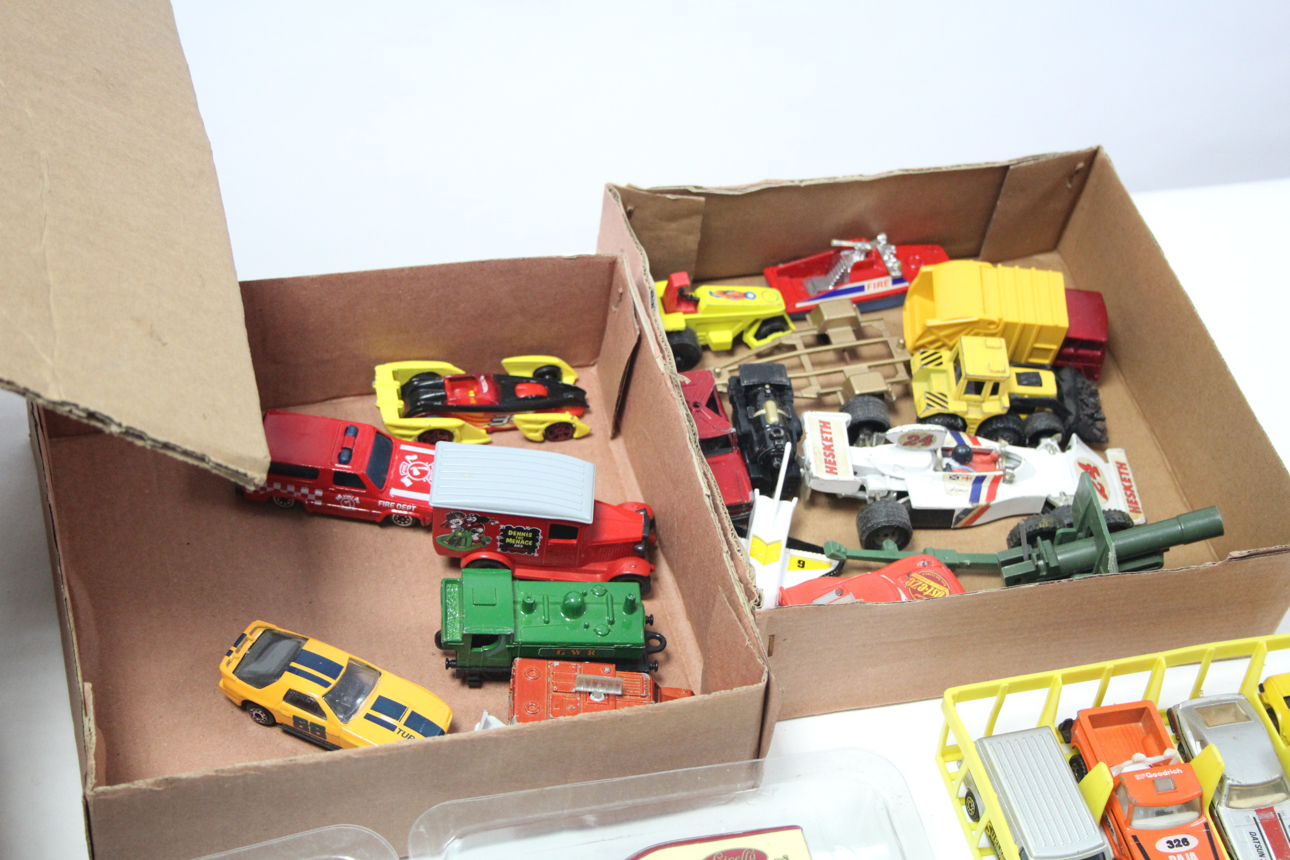 Approximately one hundred various scale models by Corgi, Lledo, & others, boxed & un-boxed. - Image 2 of 5
