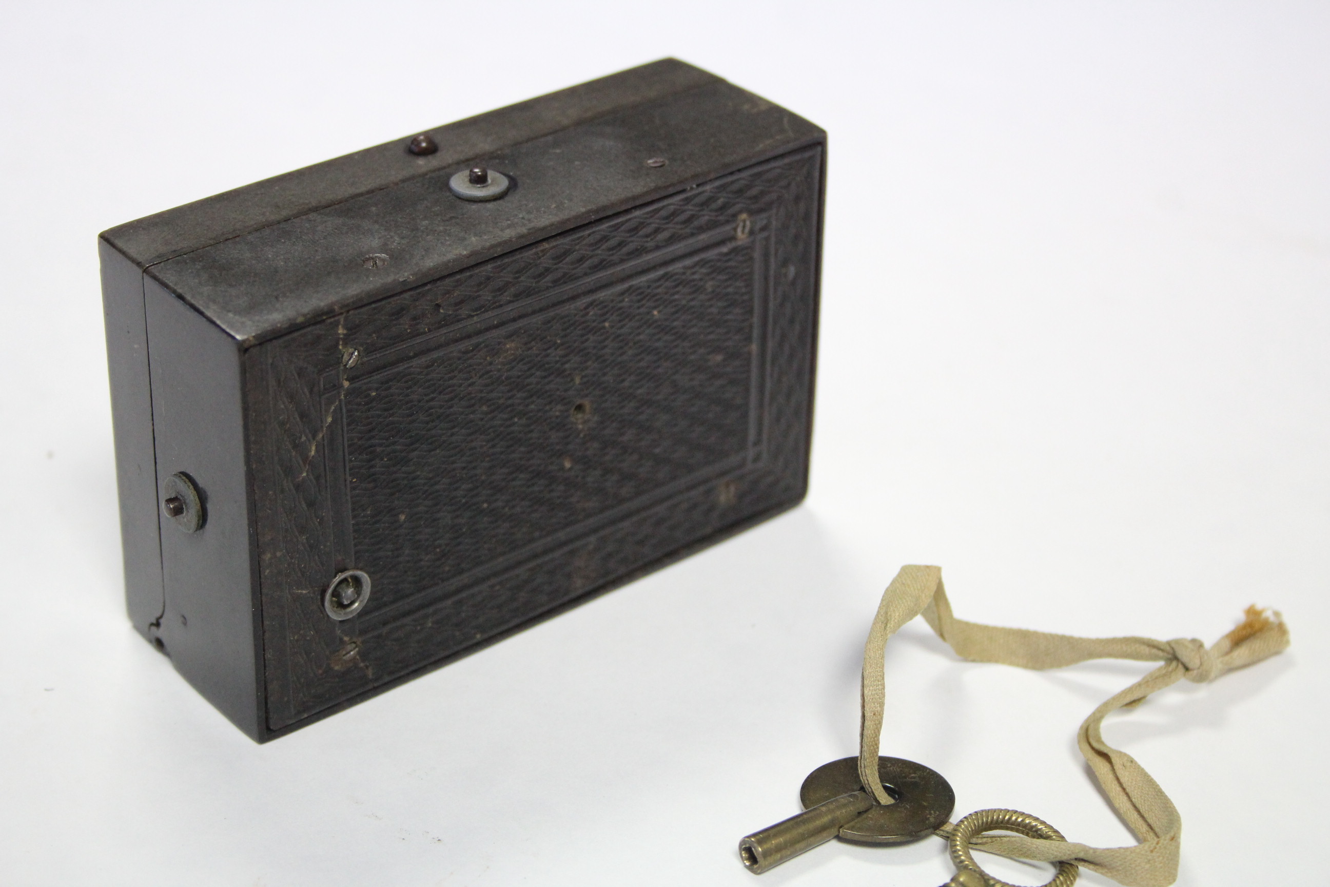 A late 19th/early 20th century Swiss music box playing three airs & in black Gutta Percha case - Image 4 of 4