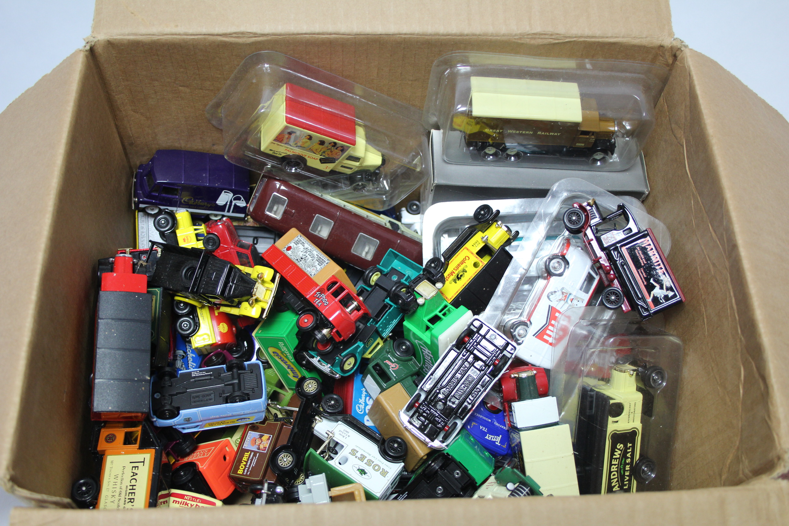 Approximately one hundred various scale models by Corgi, Lledo, & others, boxed & un-boxed. - Image 4 of 5