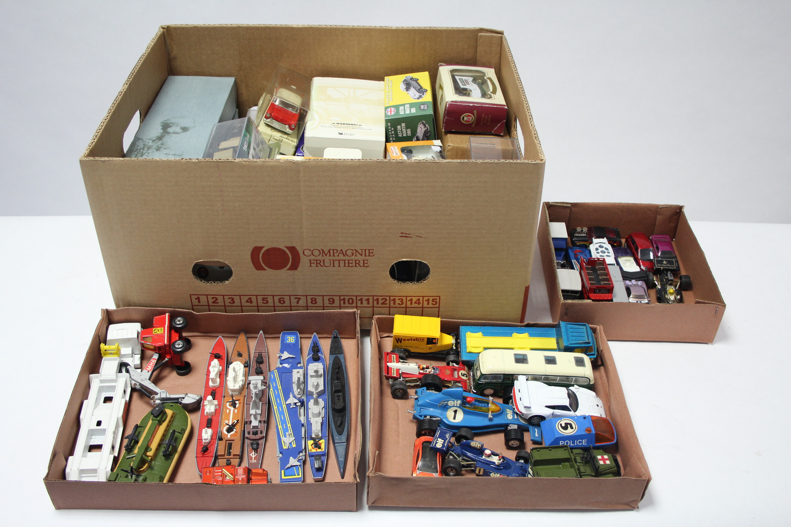 Approximately one hundred various scale models by Corgi, Lledo, & others, boxed & un-boxed. - Image 5 of 5