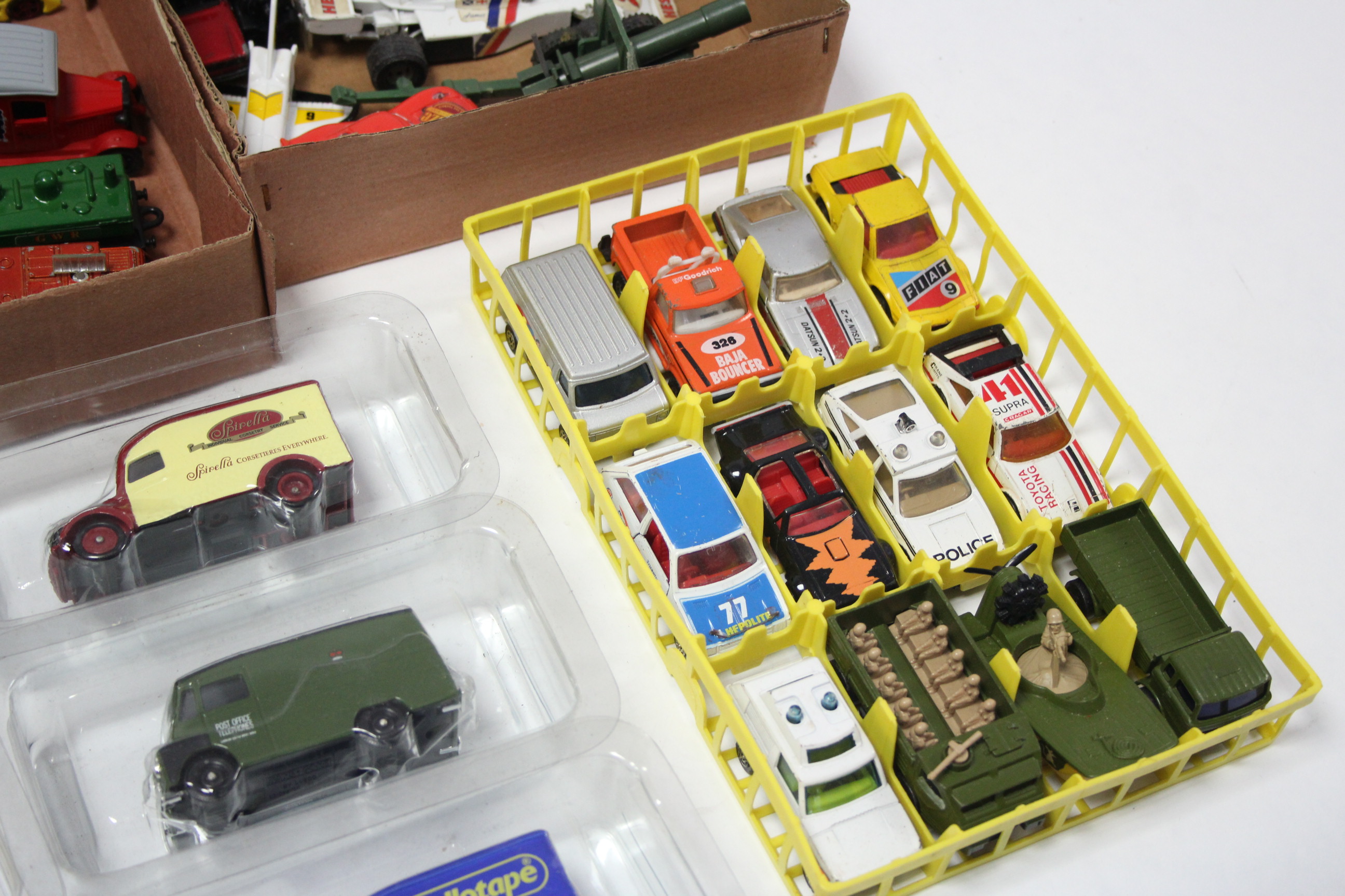 Approximately one hundred various scale models by Corgi, Lledo, & others, boxed & un-boxed. - Image 3 of 5
