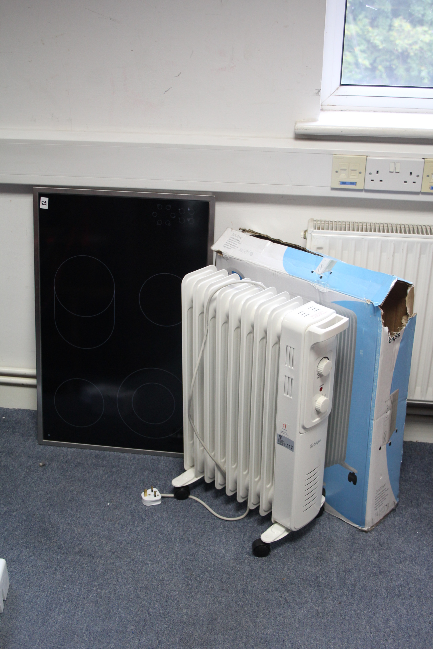 A CDA cooker hob (Model EV6700); & a Blyss 2000w oil filled radiator, boxed.