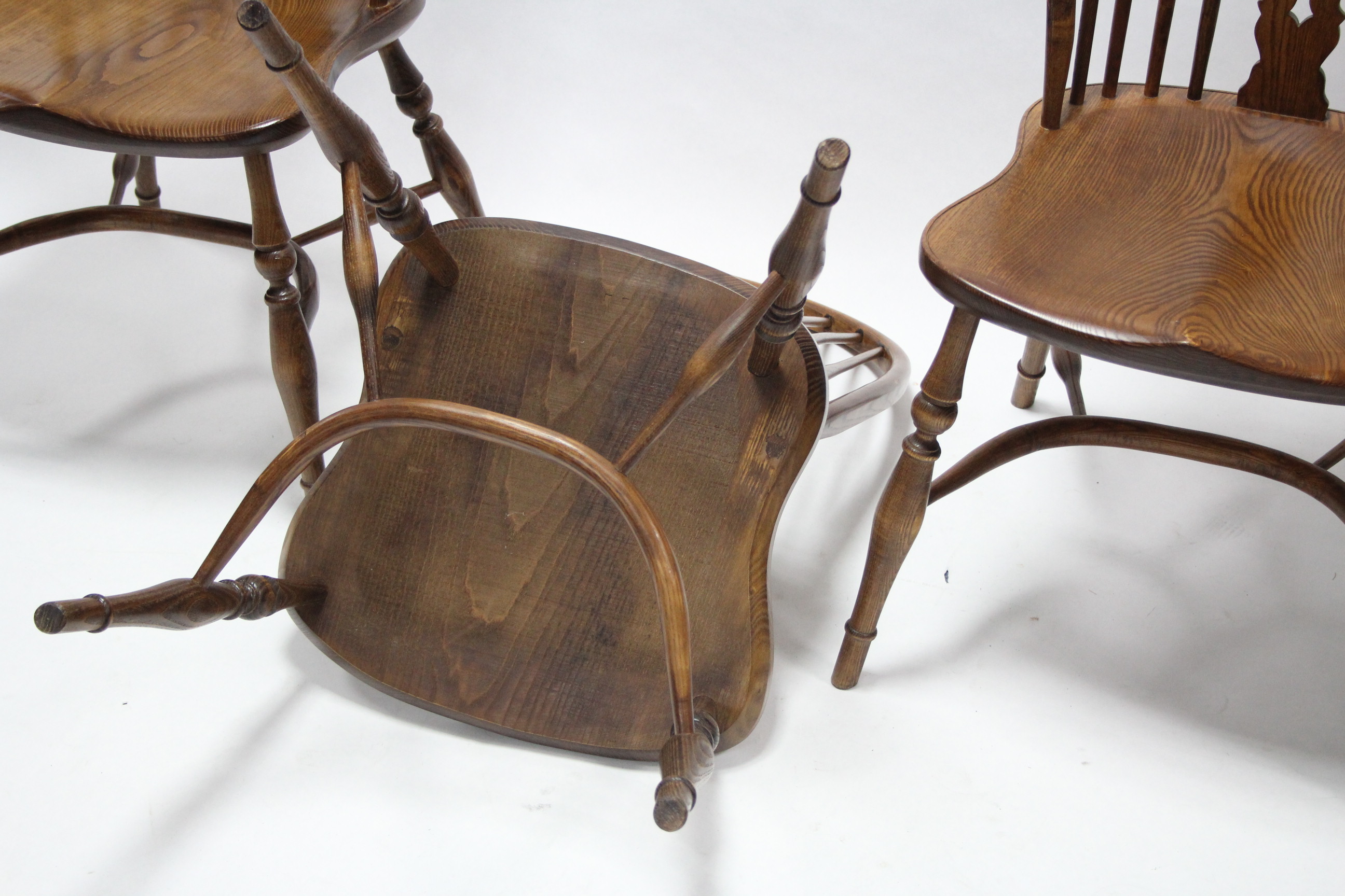 GOOD QUALITY SET OF SIX 19th CENTURY WINDSOR-STYLE DINING CHAIRS (including a pair of carvers), with - Image 7 of 7