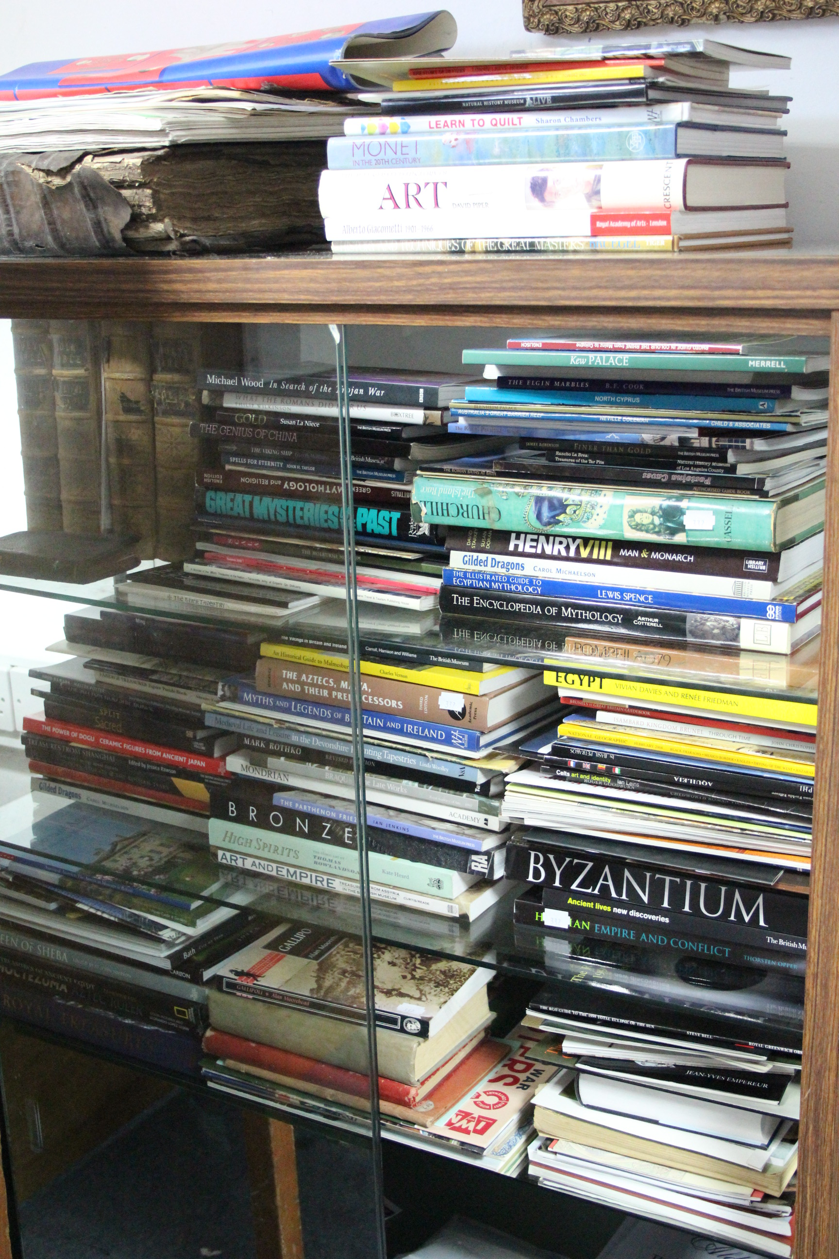 A quantity of assorted books & novels. - Image 2 of 2