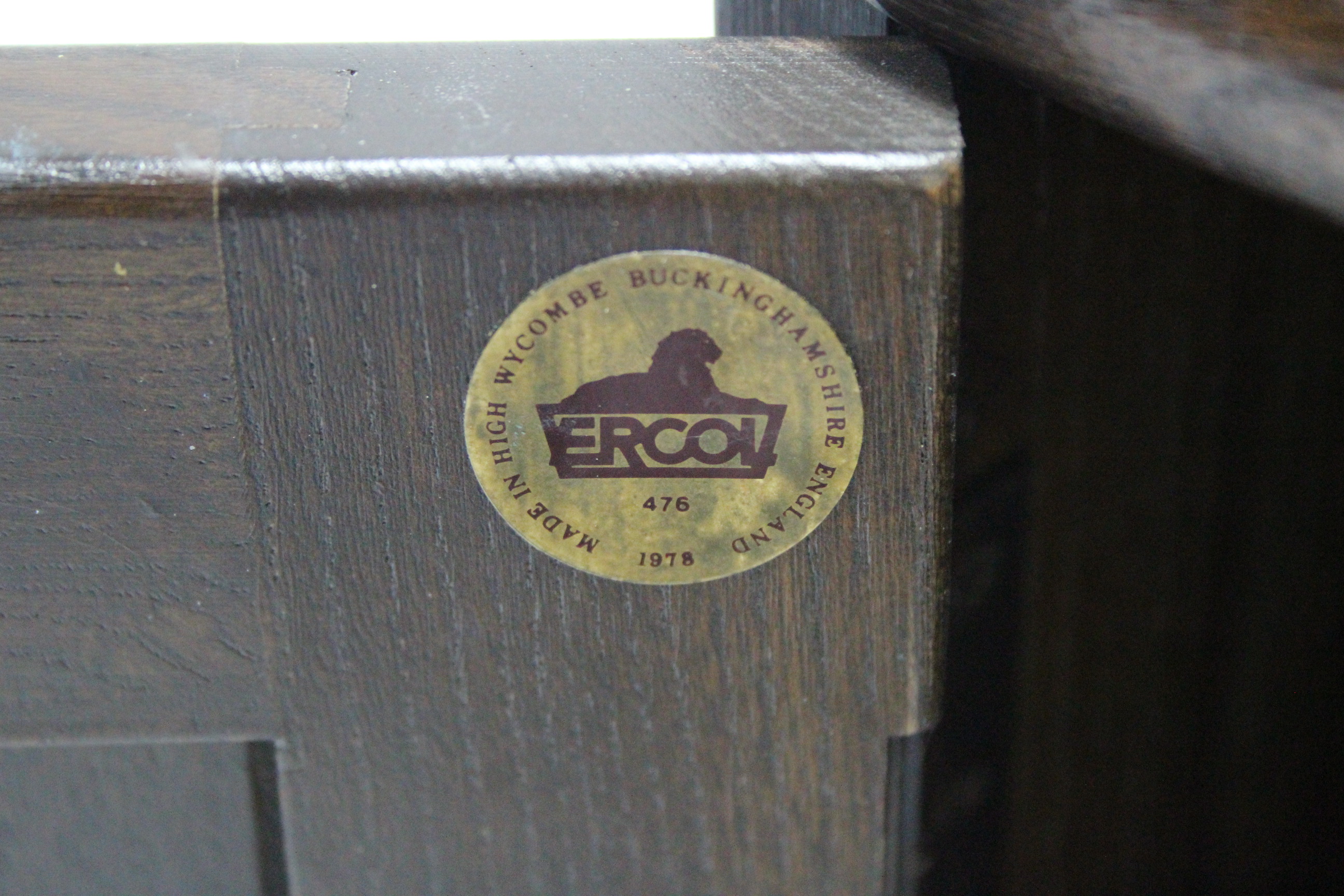 An Ercol dark elm small standing cabinet fitted two open shelves above cupboard enclosed by pair - Image 3 of 3