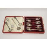 A set of six coffee spoons wit fancy terminals, London 1918, by D. L. Fullerton, in fitted case;