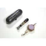 A double-sided agate & bloodstone circular swivel fob seat with combination watch key & pinchbeck