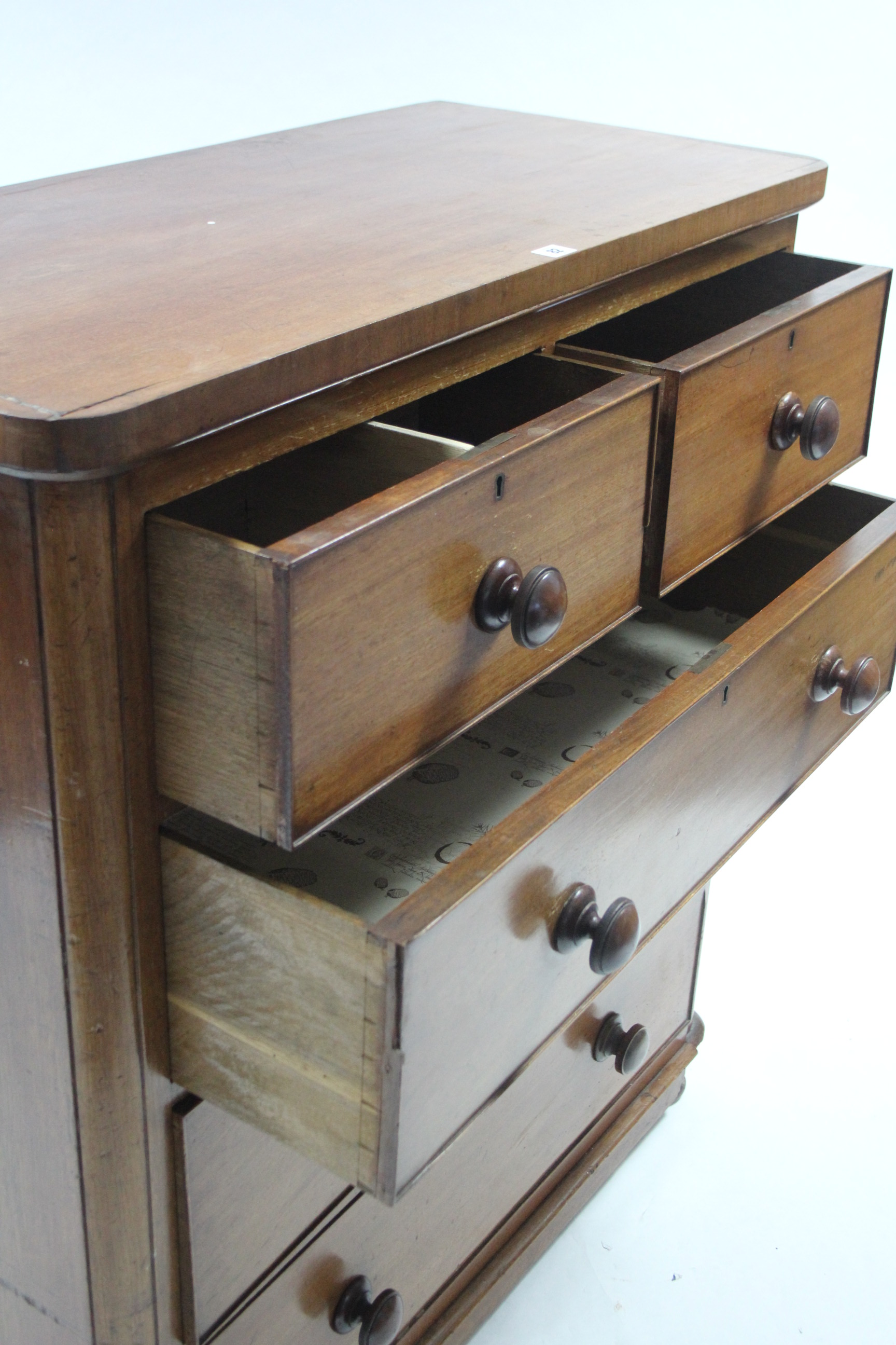 A Victorian mahogany small chest fitted two short three long graduated drawers with turned knob - Image 3 of 3