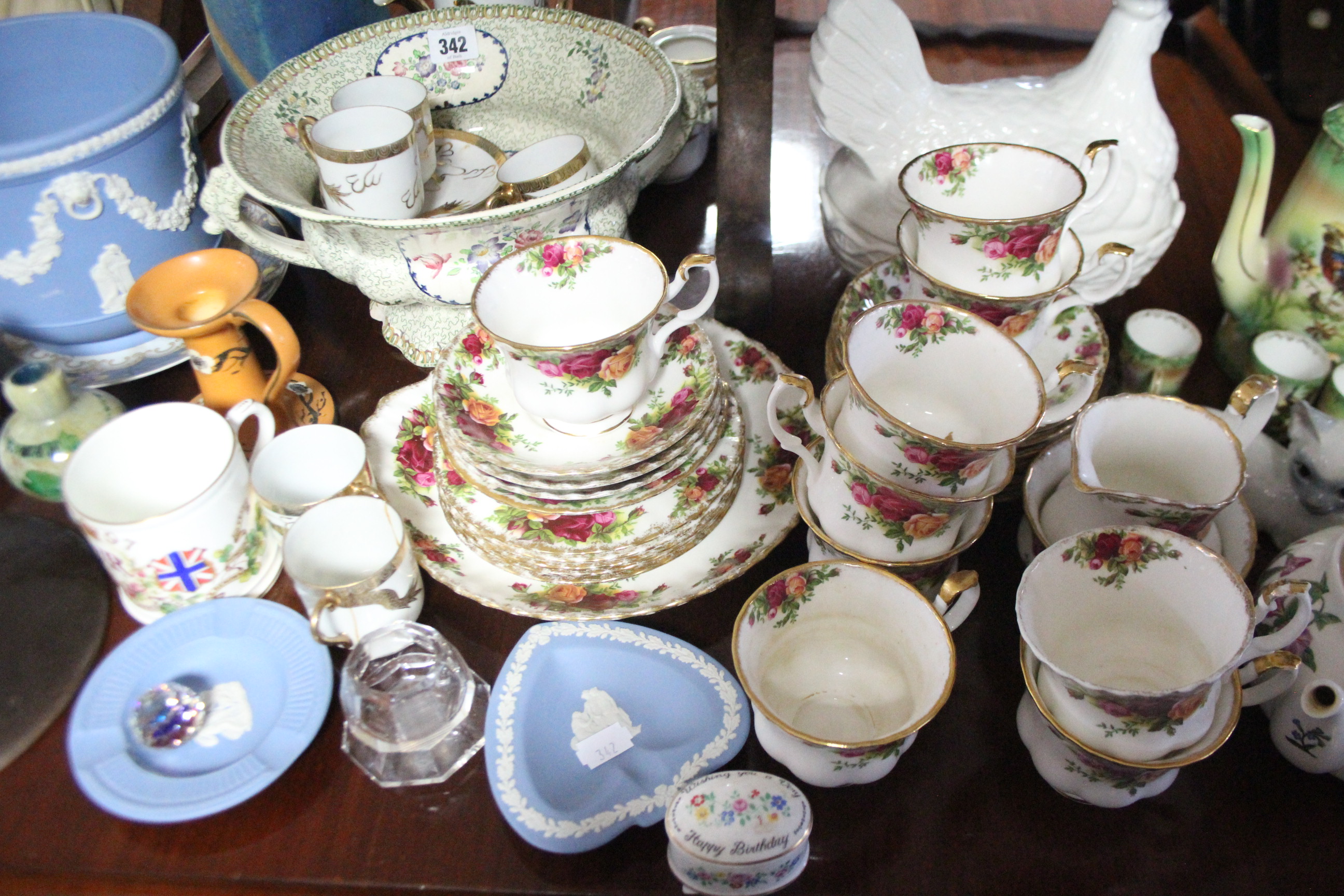 A blue & white “Chatsworth “ pattern twenty-six piece part dinner service; & various other items