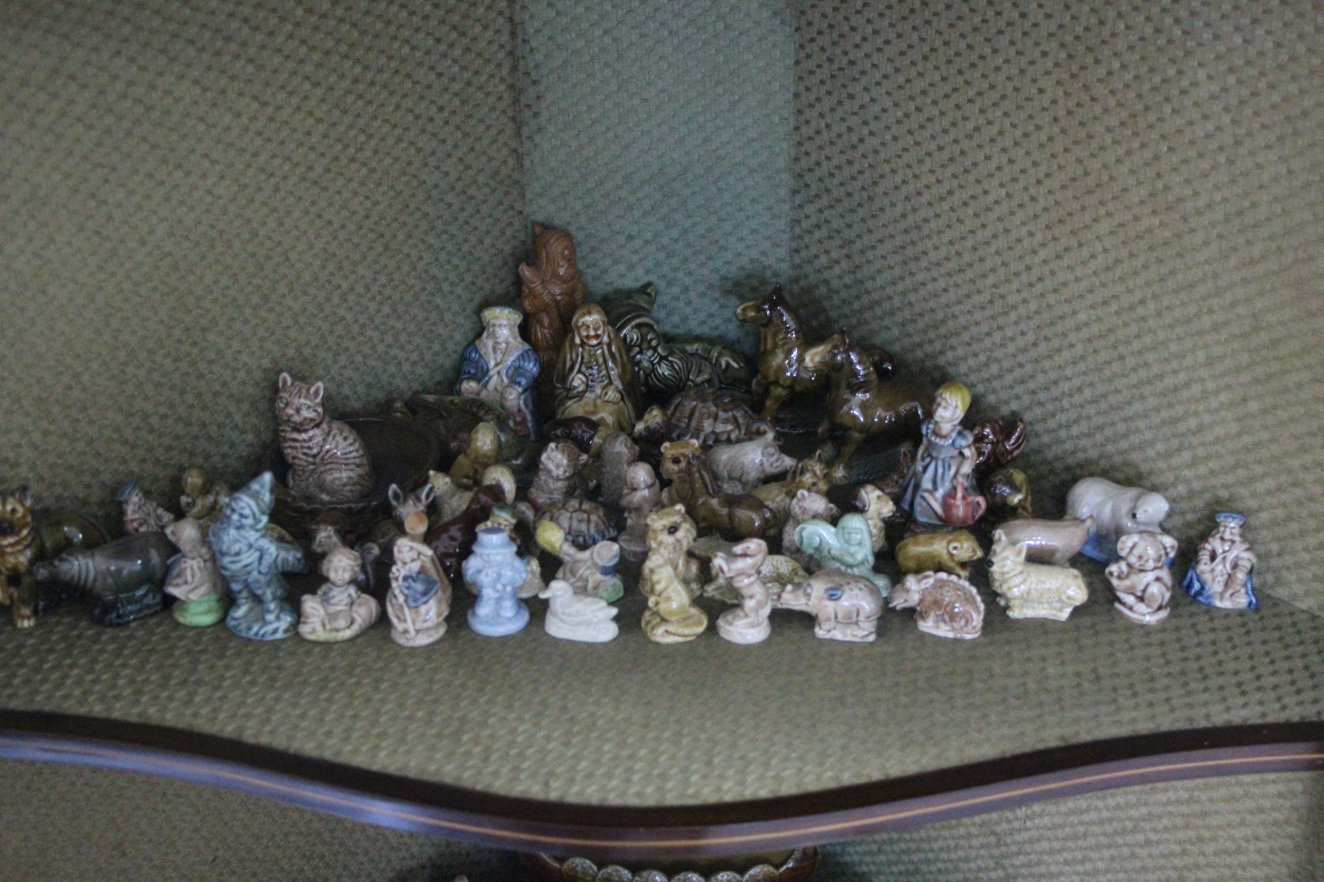 A collection of approximately one hundred various Wade ornaments, boxed & un-boxed. - Image 3 of 6