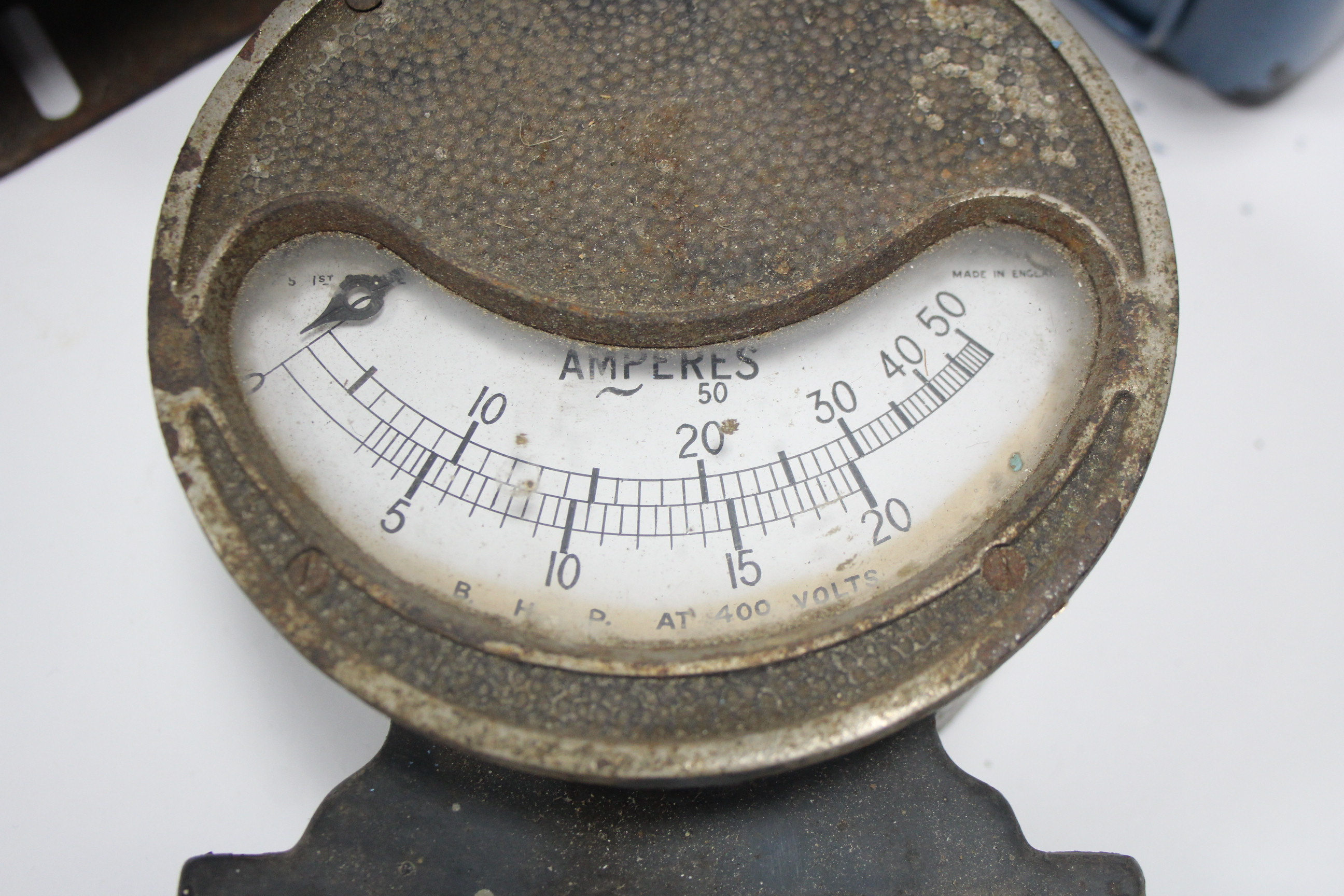 A Selectest “Testmeter DIII” volt meter; three other meters; & a Doncaster AC motor. - Image 3 of 6