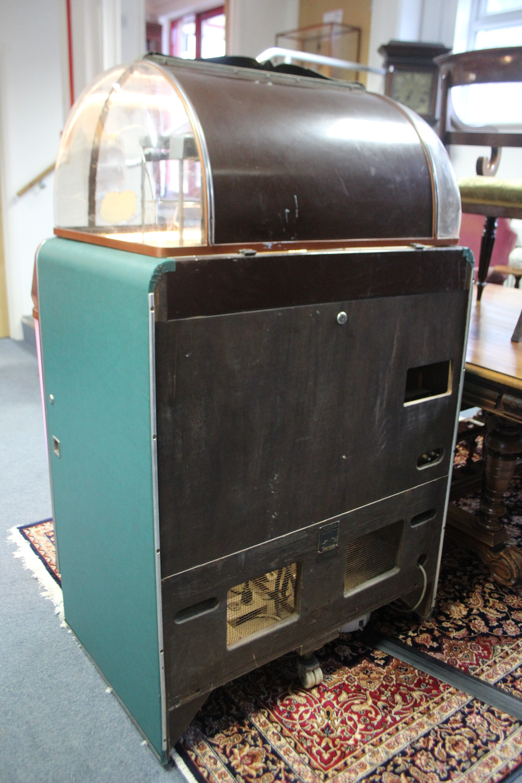 A WURLITZER “MULTI-SELECTOR PHONOGRAPH” JUKEBOX, model No. 1450 (American model), circa 1951, - Image 4 of 20