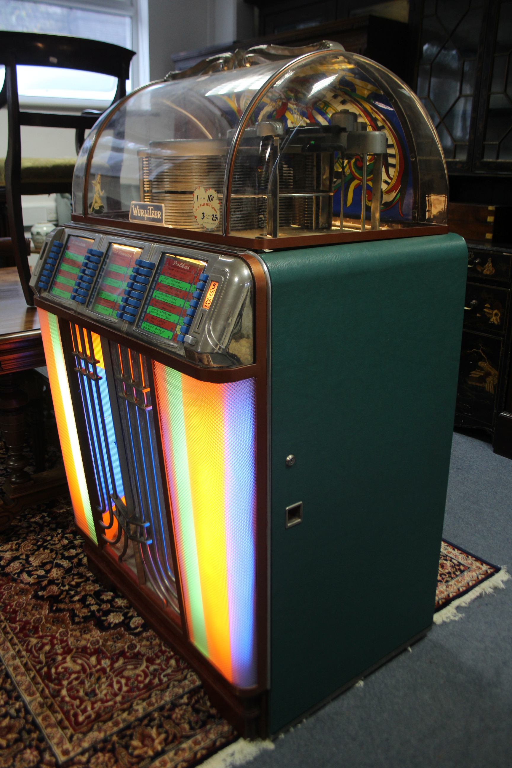 A WURLITZER “MULTI-SELECTOR PHONOGRAPH” JUKEBOX, model No. 1450 (American model), circa 1951, - Image 3 of 20