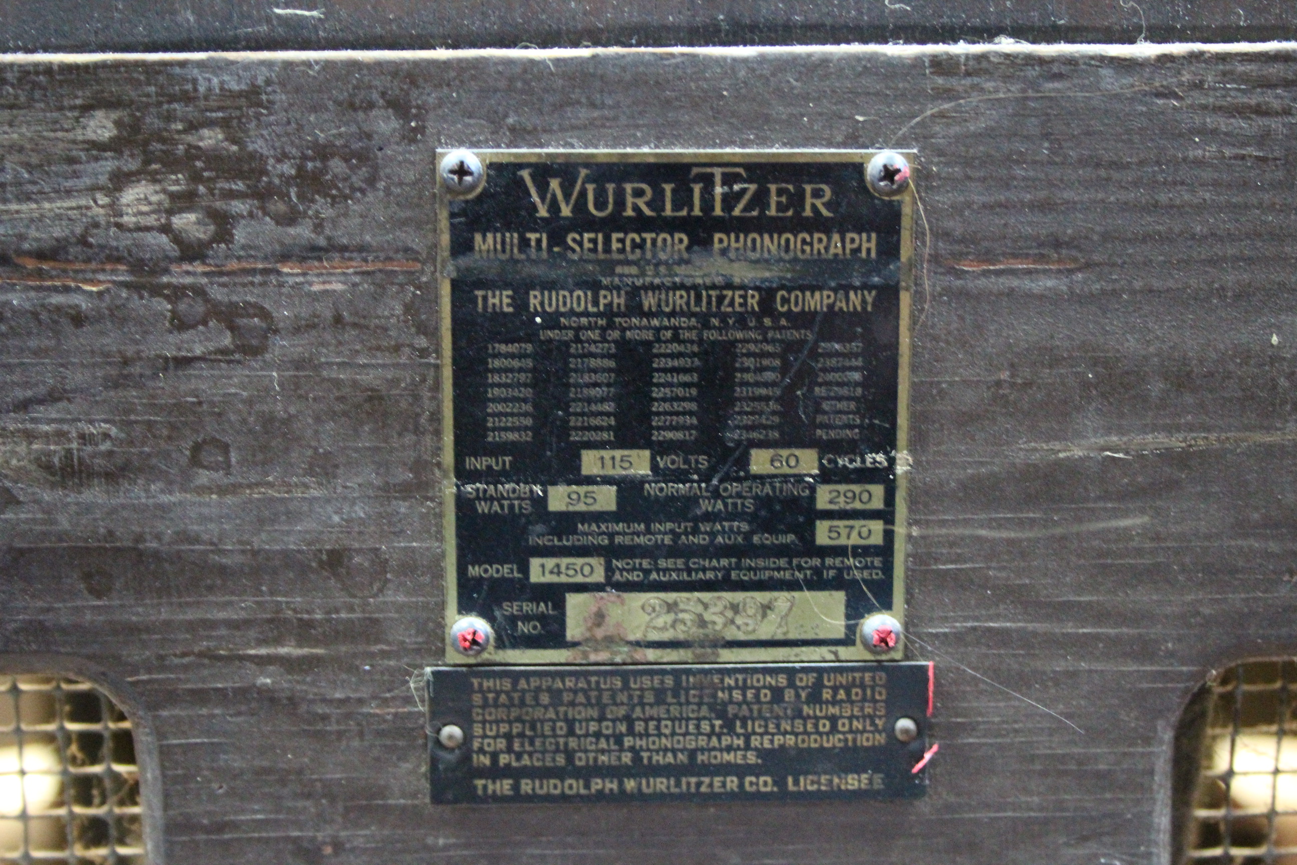 A WURLITZER “MULTI-SELECTOR PHONOGRAPH” JUKEBOX, model No. 1450 (American model), circa 1951, - Image 5 of 20