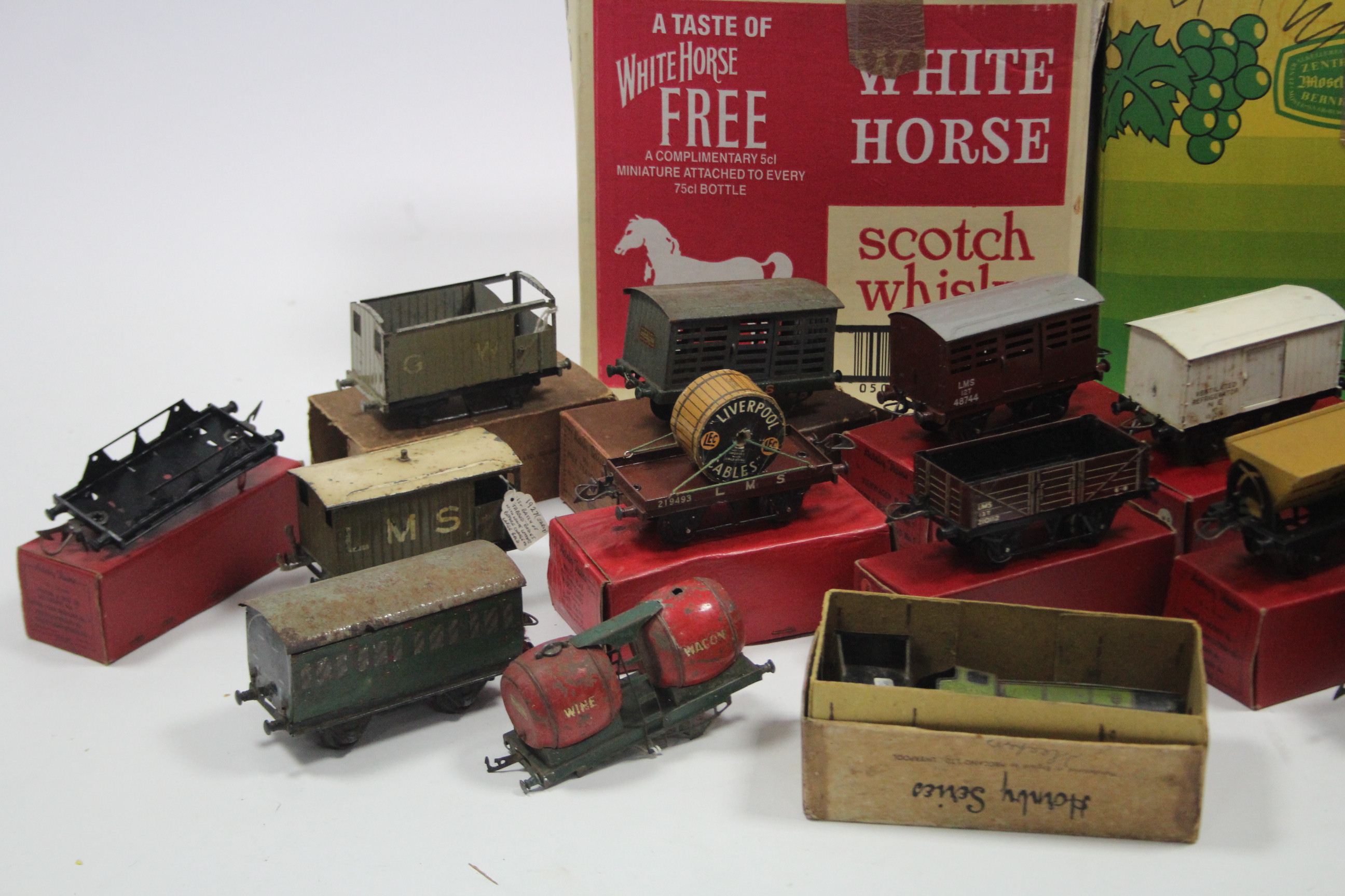 Various Hornby Railways “O” gauge model coaches, etc.; & various ditto items of railway track, boxed - Image 2 of 6