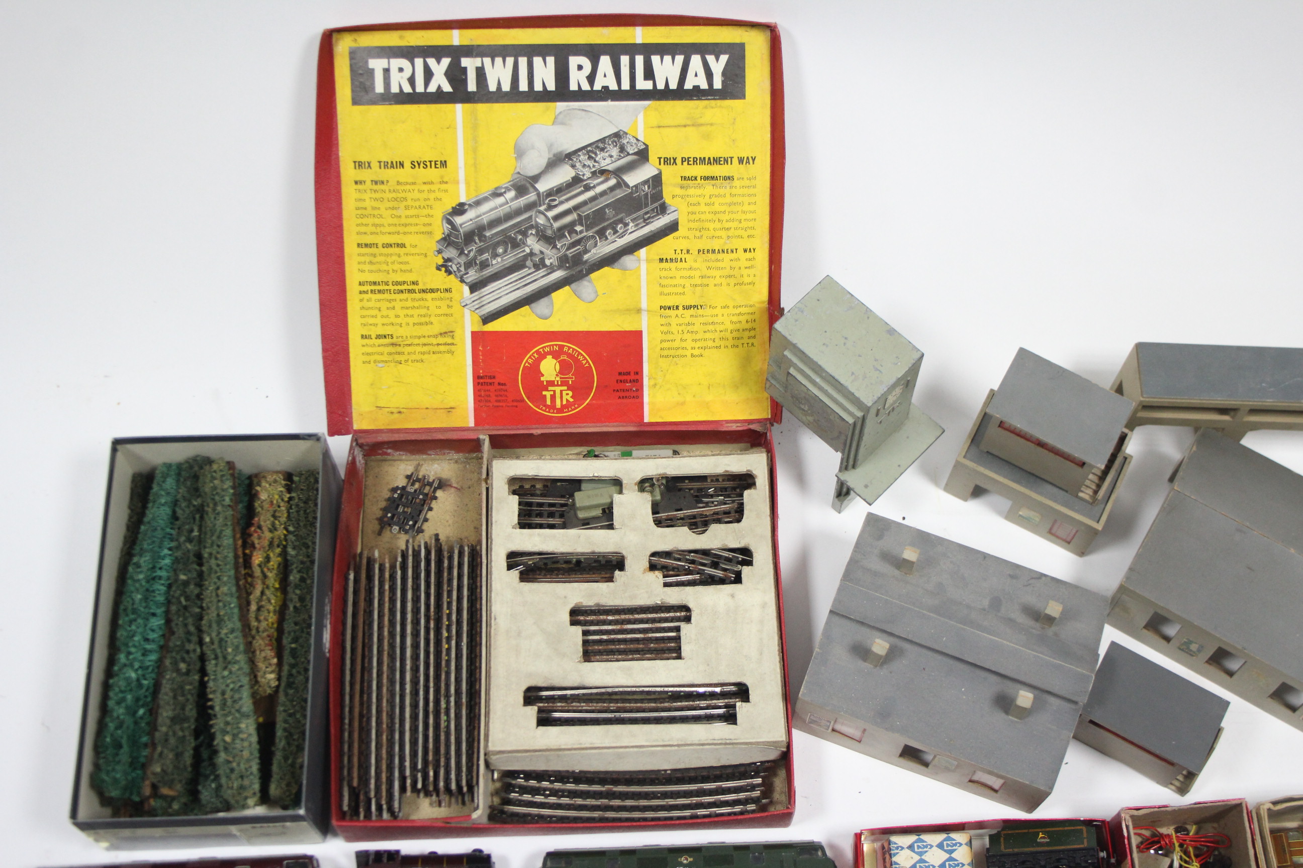 A Trix Twin Railways “OO” gauge scale of a 4-4-0 locomotive; an “OO” gauge scale model of a 0-4-0 - Image 9 of 9