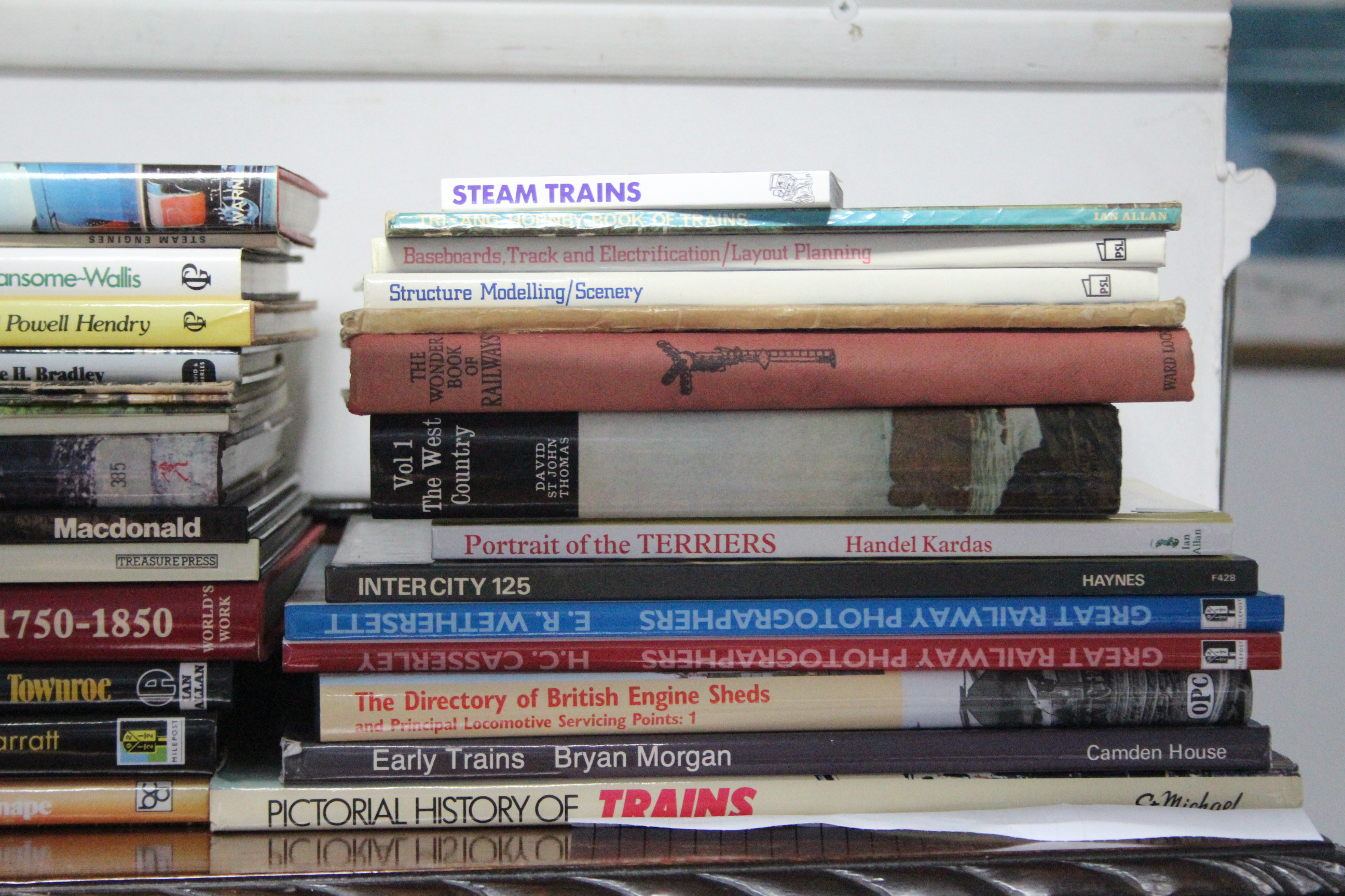 Twenty eight various volumes on Railways & Locomotives - Image 2 of 3