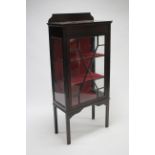 An Edwardian mahogany small china display cabinet, fitted two shelves enclosed by glazed door,