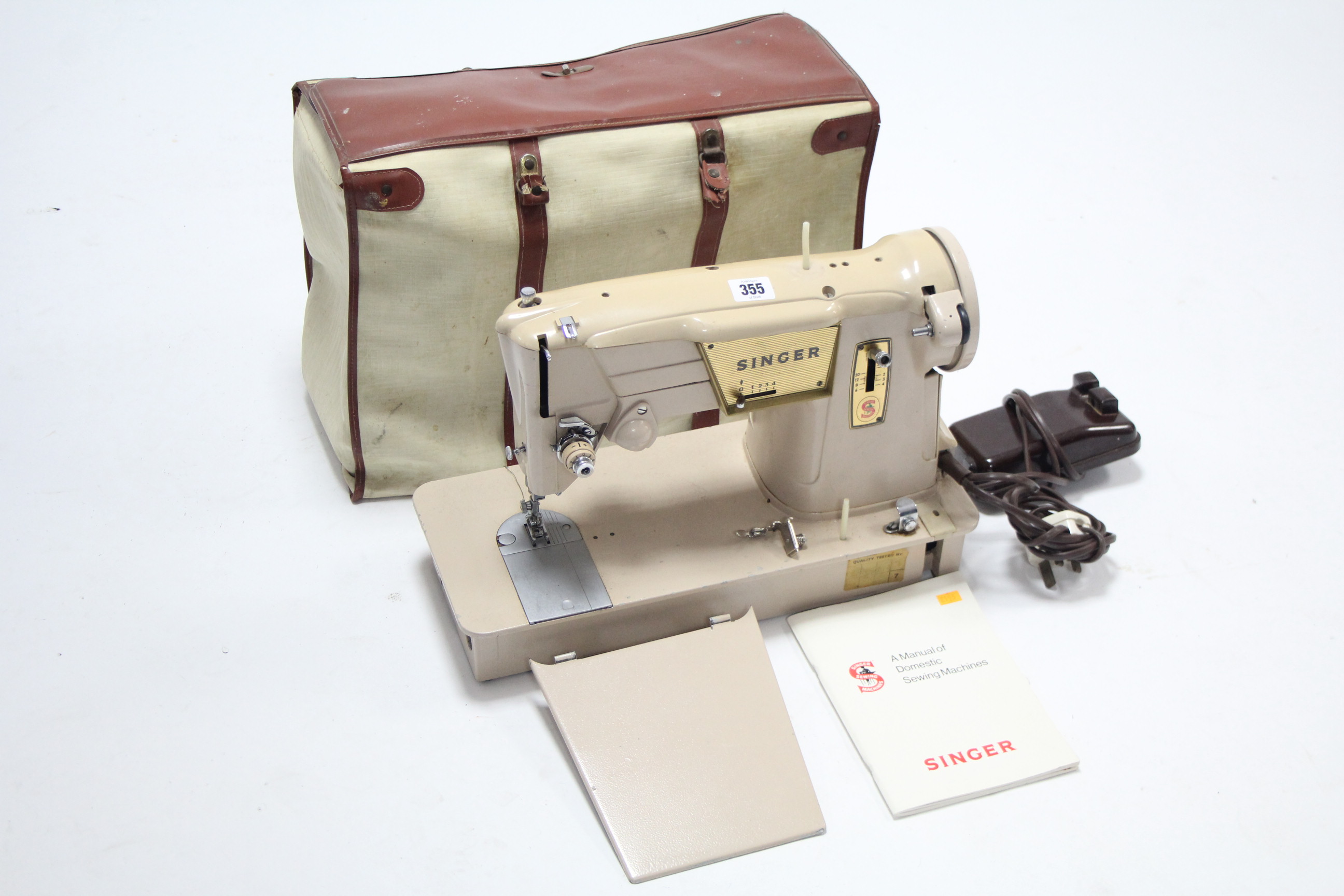 A Singer electric sewing machine with case, w.o.