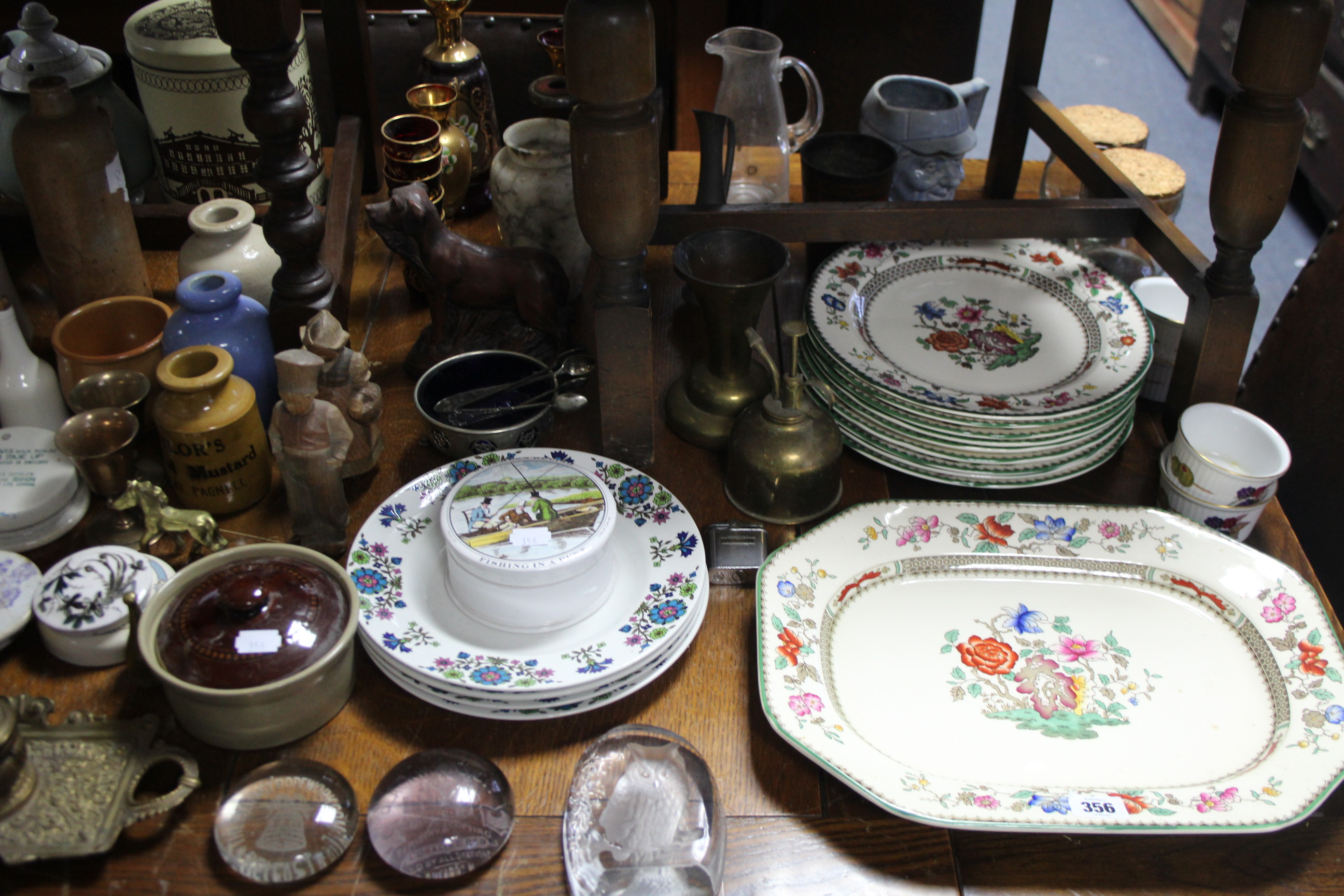 Various items of decorative china, pottery, etc.