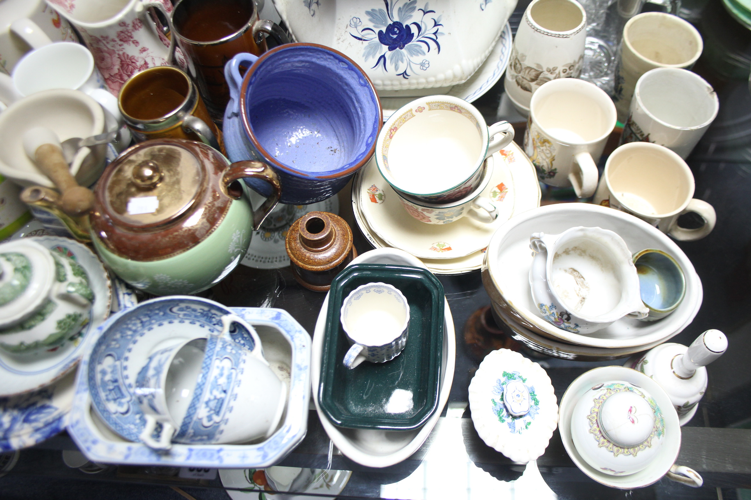 Various items of decorative china, pottery & glassware. - Image 3 of 3