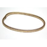 A 9ct. gold flexible necklace of sprung gas-pipe links, 13½” long. (23g)