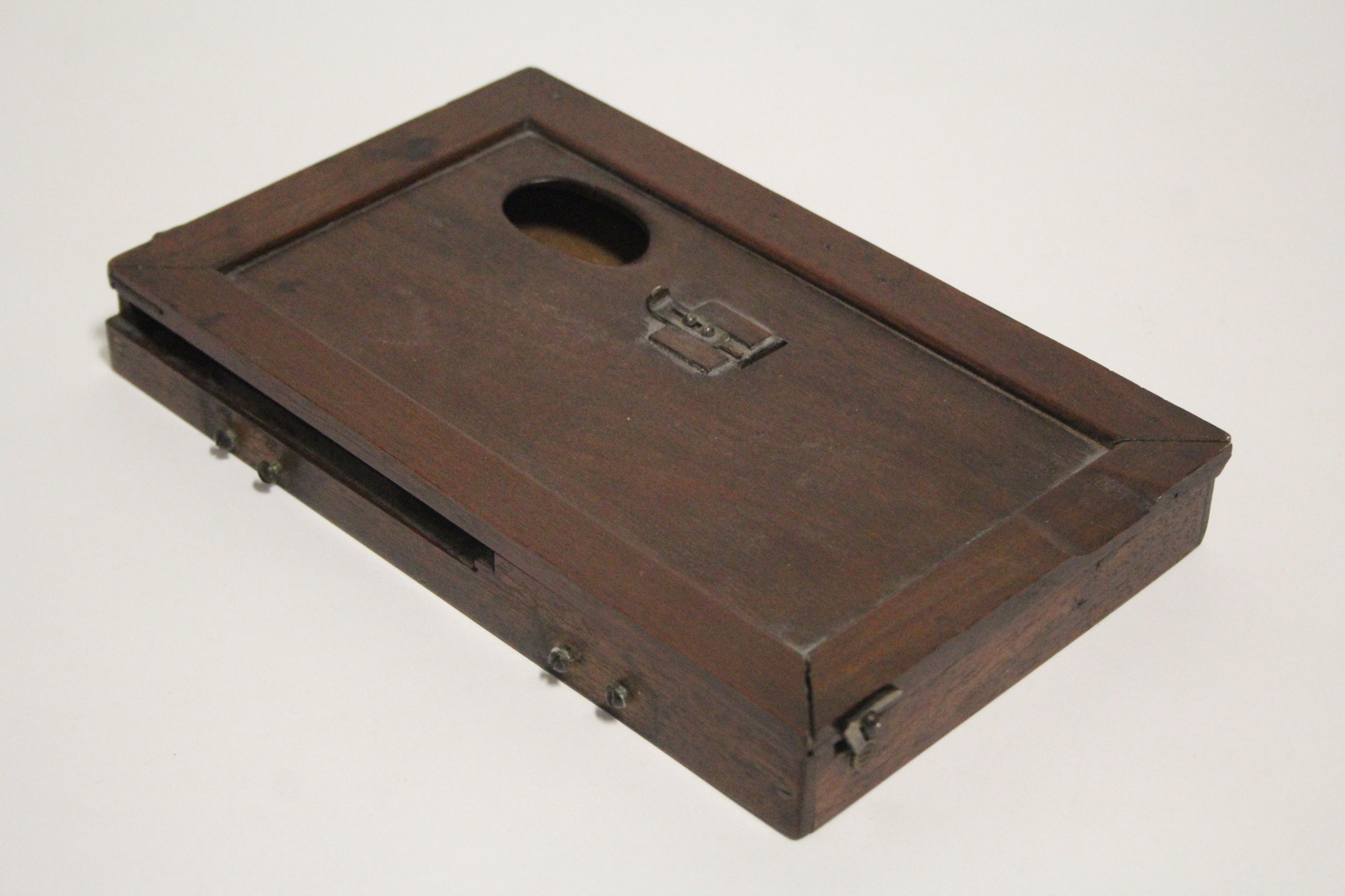 A late 19th/early 20th century mahogany portable artist’s box with adjustable rest & removable - Image 3 of 3