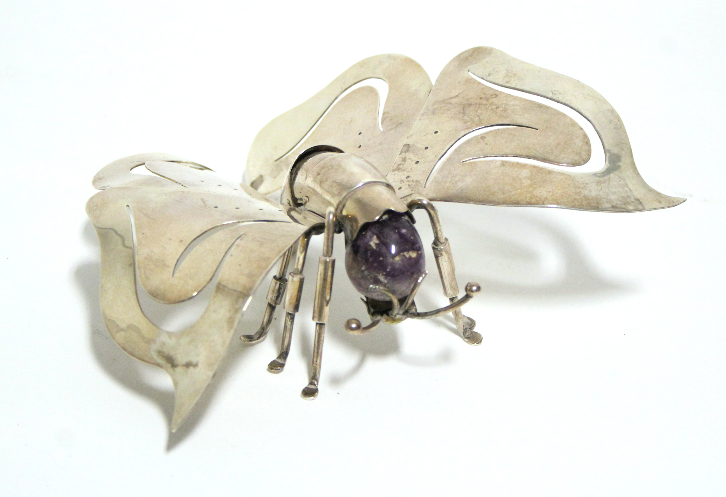 A continental .925 standard model of a butterfly with articulated abdomen & amethyst-quartz head; - Image 2 of 4