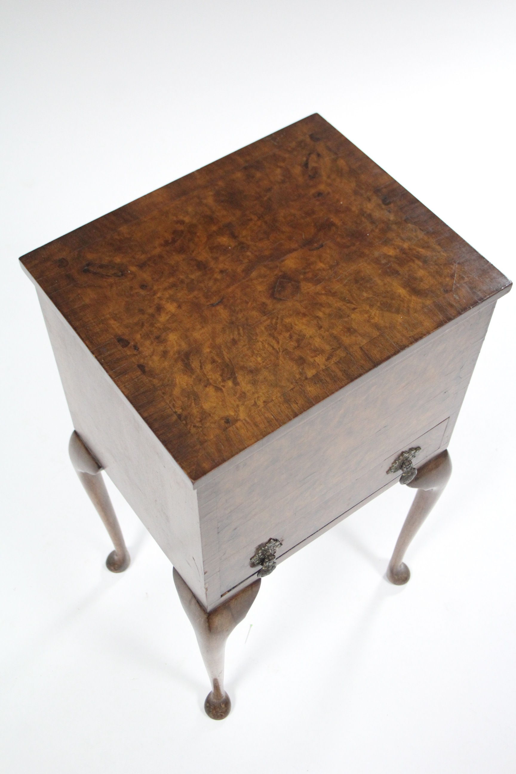 An early/mid-20th century burr-walnut veneered needlework table, the hinged lift-top enclosing - Image 4 of 4