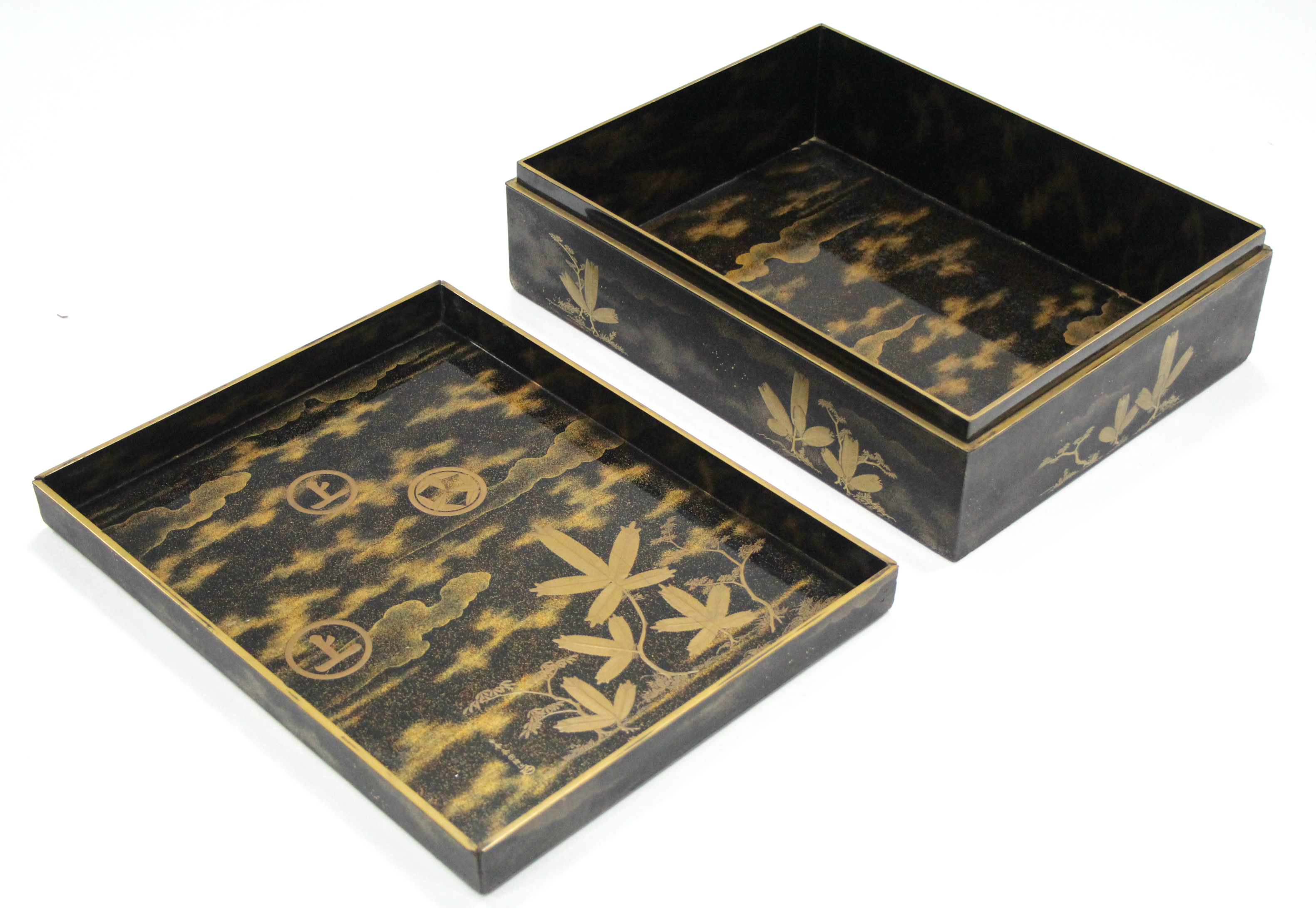 A JAPANESE LACQUER RECTANGULAR BOX with removable lid, the exterior & interior decorated in - Image 3 of 7