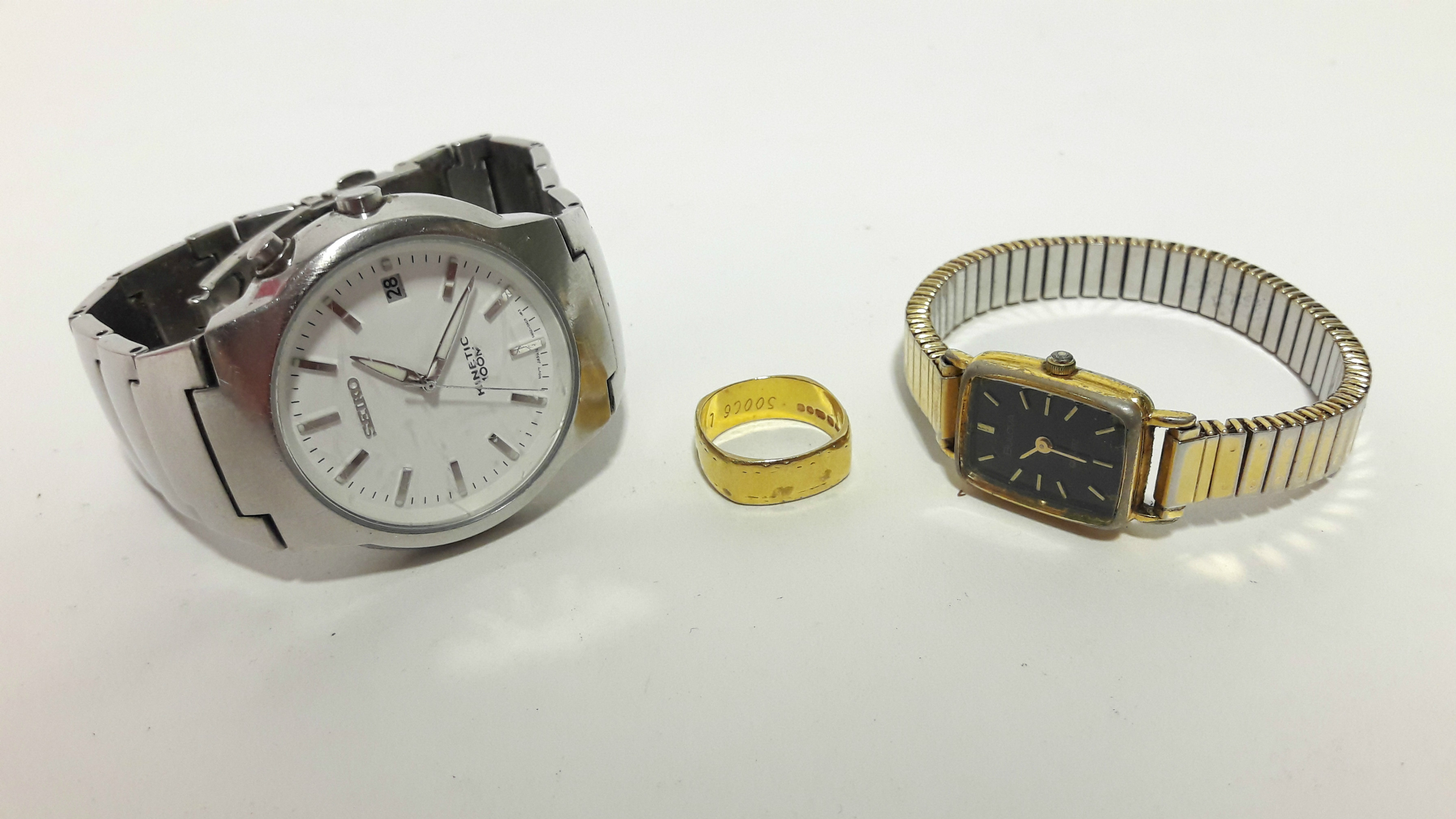 A Seiko Kinetic 100m gent’s wristwatch in stainless steel case; & a Bulova quartz ladies’ wristwatch