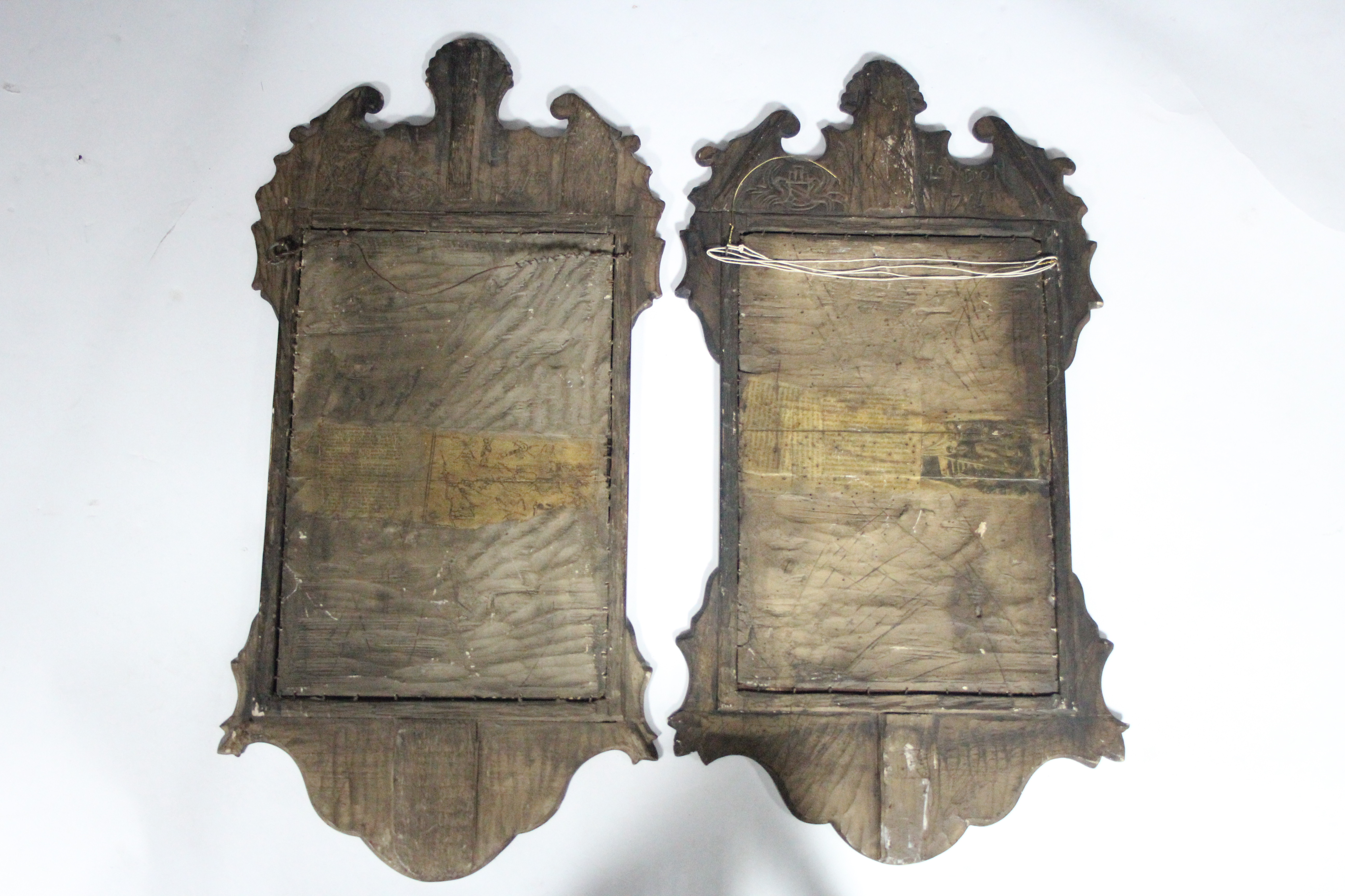 A pair of George III-style mahogany fret-carved rectangular wall mirrors with scallop-shell - Image 4 of 6