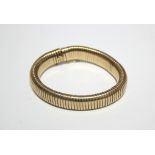 A 9ct. gold bracelet, matching the preceding lot, 6¾” long. (14.3gm).