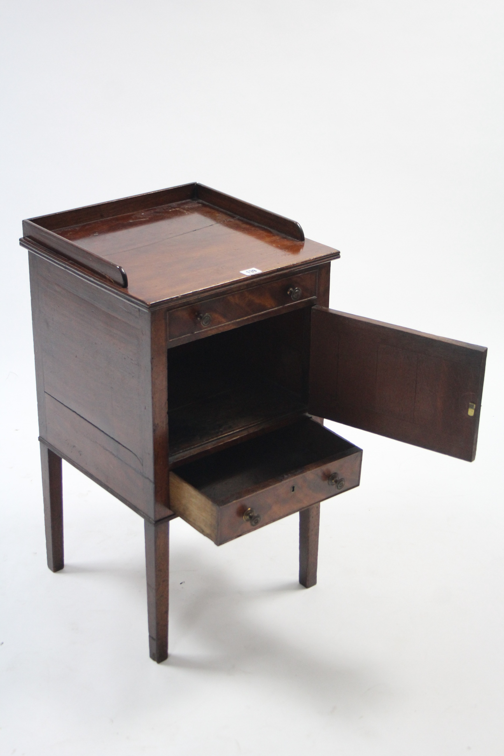 A late 19th/early 20th century mahogany tray-top washstand with cupboard to centre enclosed by panel - Image 2 of 3